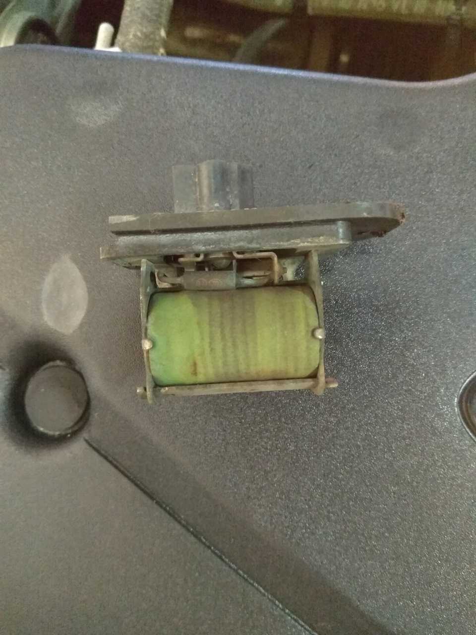 Резистор приора, демонтаж жабо приоры, замена резистора лада приора. как заменить реостат лада приора. самостоятельно меняем резистор лада приора. снятие жабо.