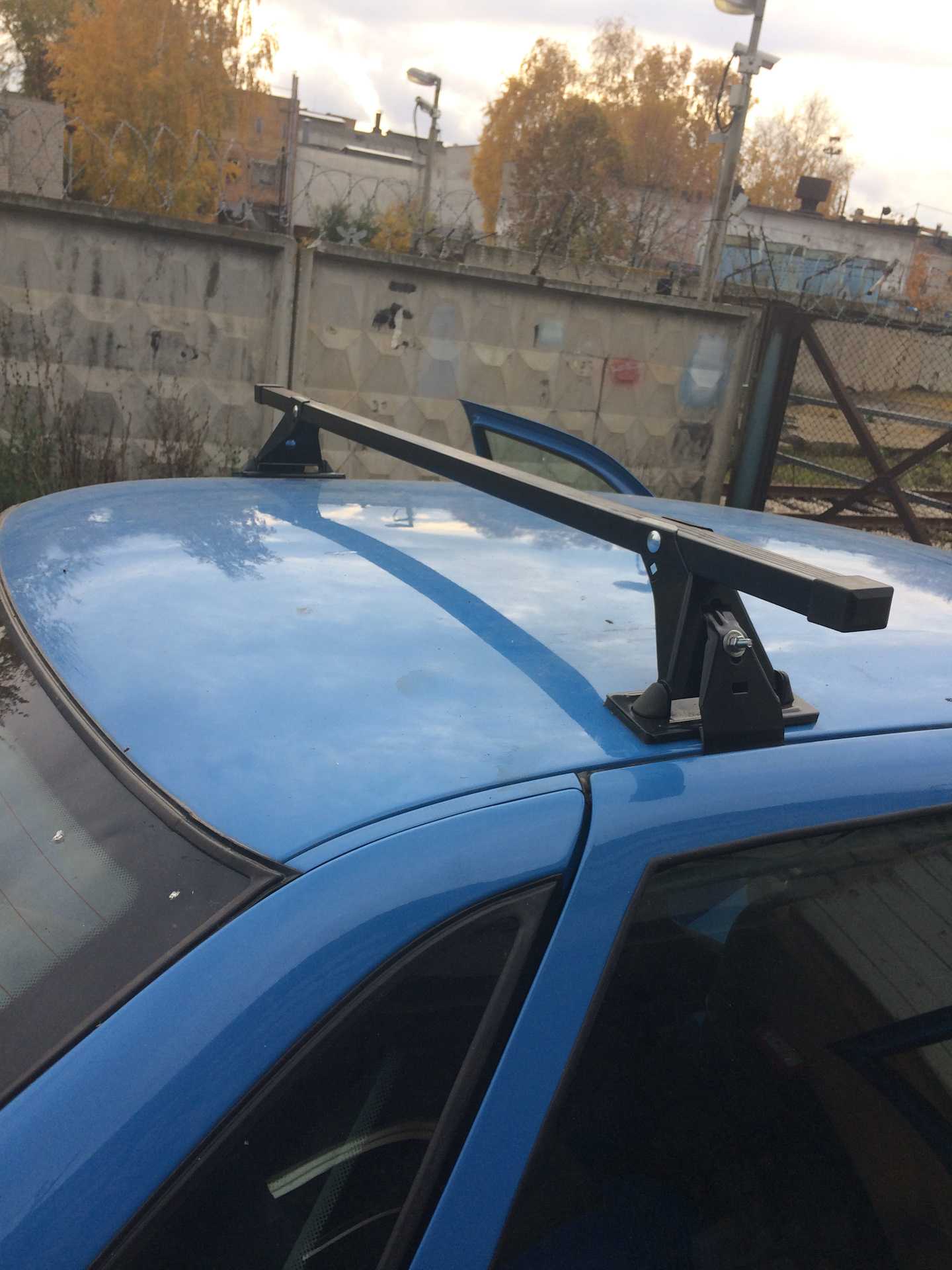 Как установить багажник евродеталь на крышу приора седан