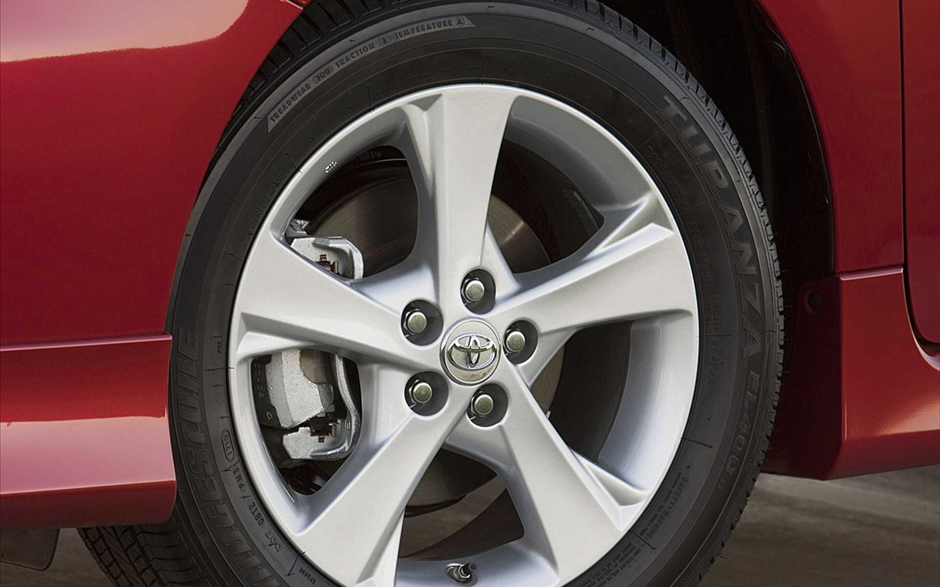 Для автомобиля Тойота Королла разболтовка колёс – необходимая информация при покупке неоригинальных дисков и установке их на автомобиль