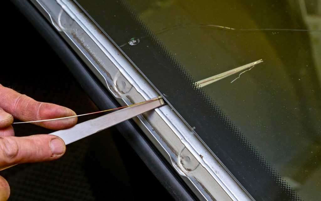 Замена лобового стекла mitsubishi: цена замены автостекла в сервисном центре carglass