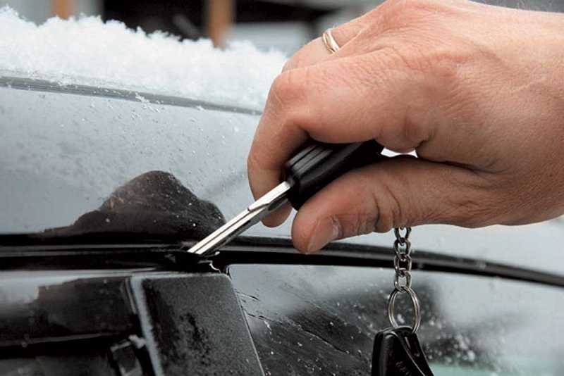 Что делать если у машины примёрзли двери и как быстро открыть примёрзшую ручку двери у автомобиля. советы профессионалов