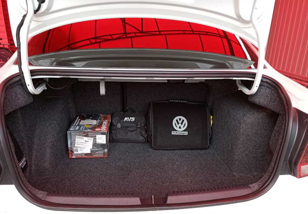 Фольксваген поло 2011, 1.6 литра, здравствуйте, уважаемые читатели, тип кузова седан, расход 5.4, мкпп, бензиновый двигатель