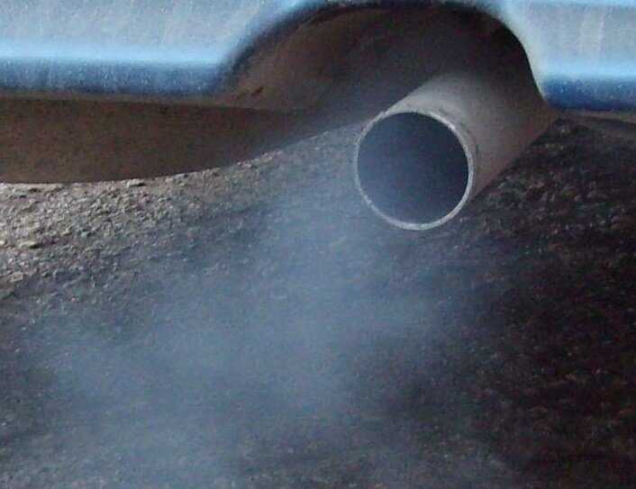 Черный дым из выхлопной трубы дизеля: причина и устранение неисправности, сизый, белый, серый или голубой выхлоп из двигателя