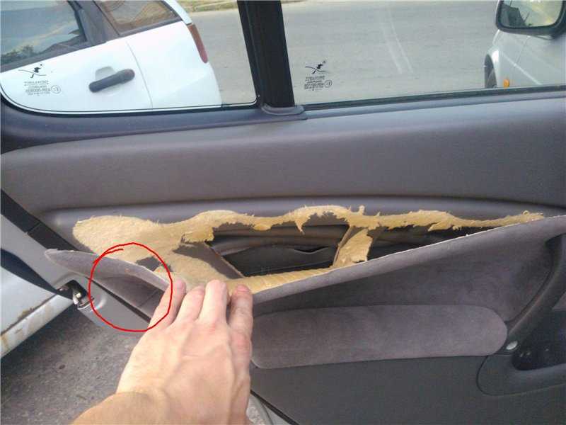 Как открыть дверь машины и что делать если ключи остались внутри