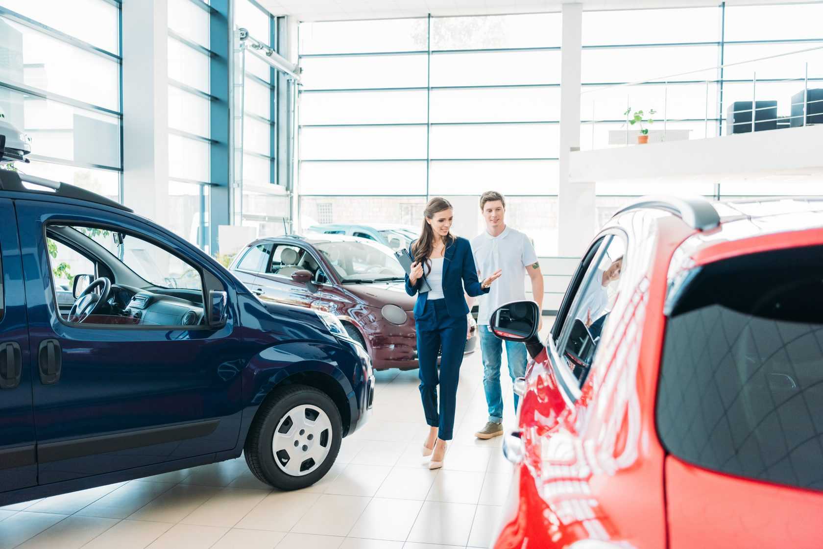 Не все так просто: на что обратить внимание при покупке нового автомобиля в салоне?