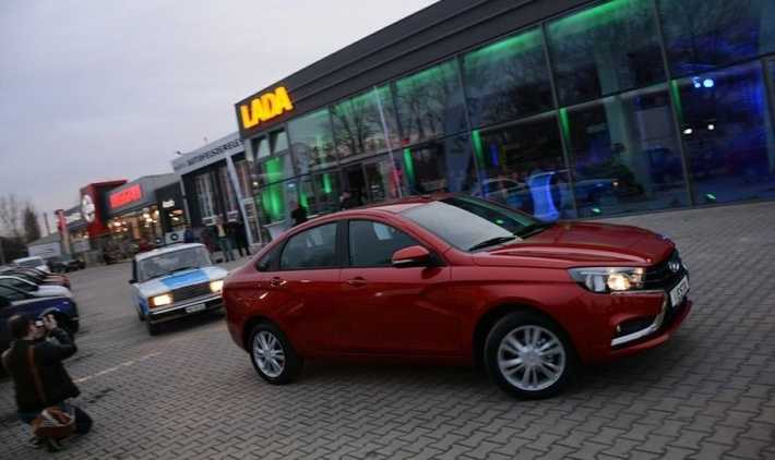 Седан LADA Vesta поступит в продажу на рынок Германии с 21 февраля. Как пояснили «Авторевю» в компании-импортере LADA Automobile GmbH, к ним уже поступили первые 40 машин, а в ближайшие дни ожидается поставка еще нескольких десятков автомобилей.