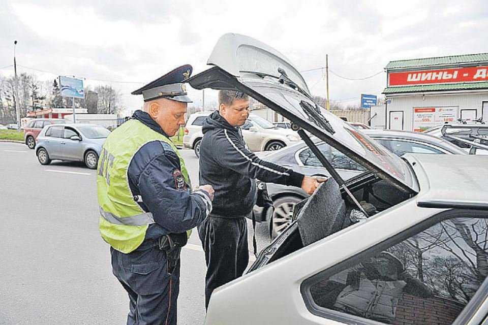 Обязан ли водитель открывать багажник инспектору дпс