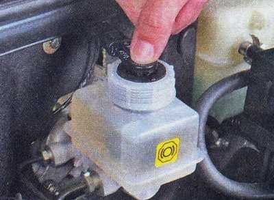 Как сменить тормозную жидкость на автомобилях с антиблокировочной системой?