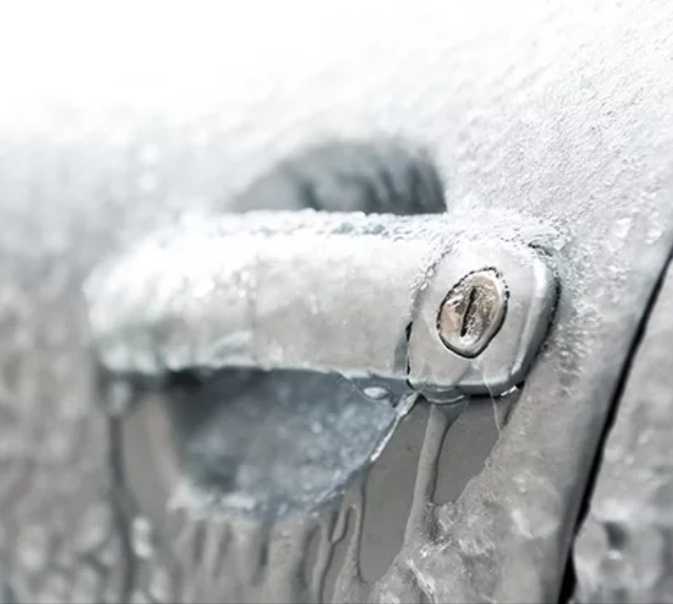 Как отогреть замок двери автомобиля в мороз