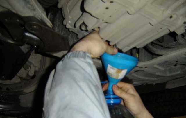 Сколько масла в двигателе в хонда фит 2003