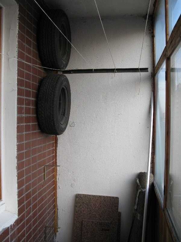 Как хранить шины без дисков: в гараже, на балконе, в каком положении