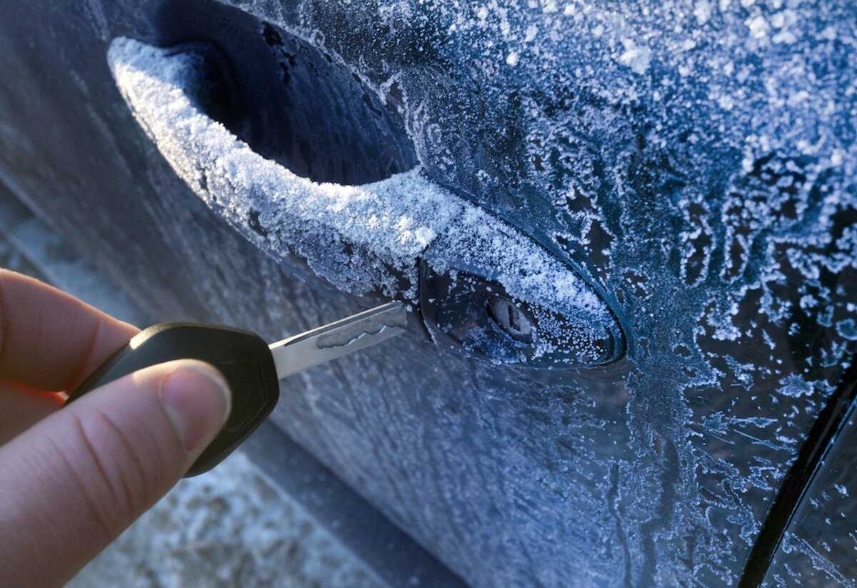 Как открыть замерзшую дверь машины зимой, после мойки