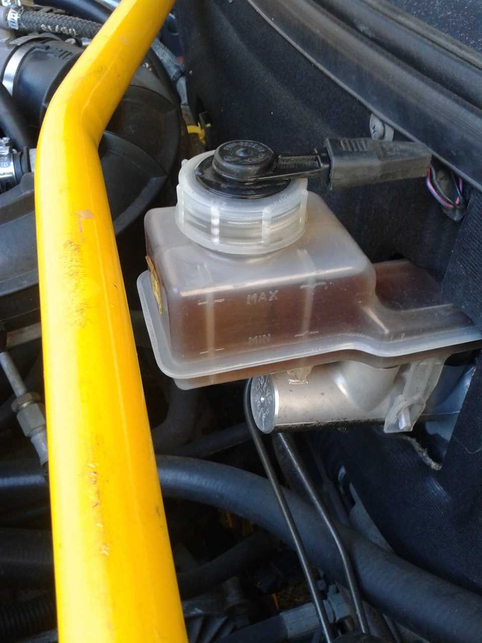 Замена тормозной жидкости в автомобиле лада гранта - new lada