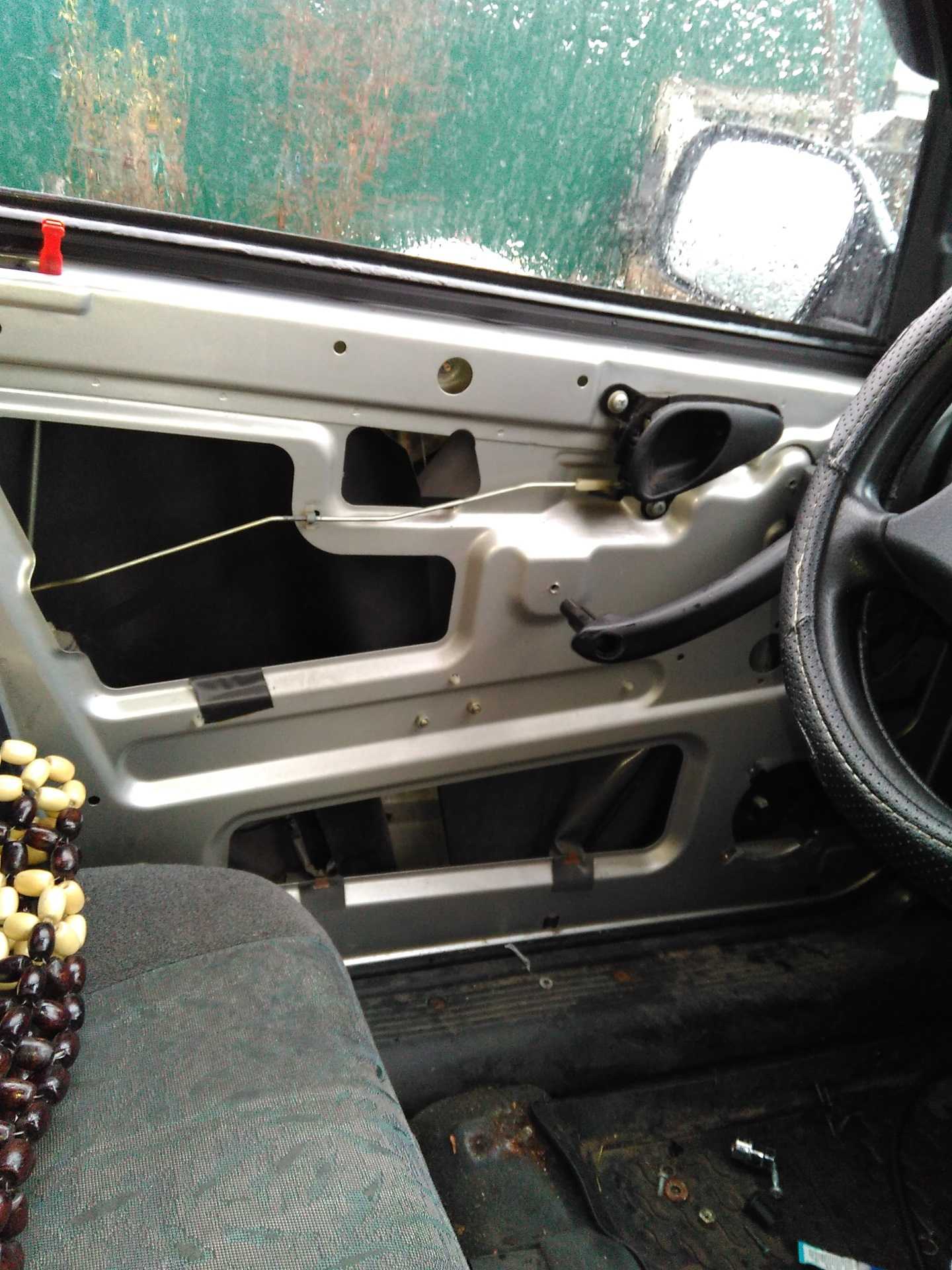 Как открыть заднюю дверь нива шевроле: не открывается дверь багажника, что делать, если сломался замок в задней пассажирской двери, сломалась рука