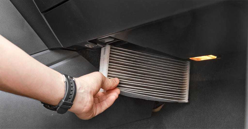 Как поменять салонный фильтр в автомобиле