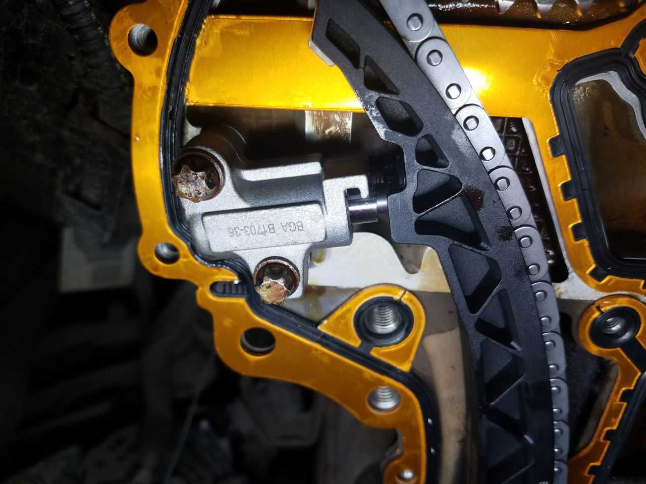 В данной статье мы подробно рассмотрим процедуру замены цепи ГРМ на Opel Corsa D, а также регулировку фаз газораспределения, двигатель у нас 1,2 литра Z12XEP, но