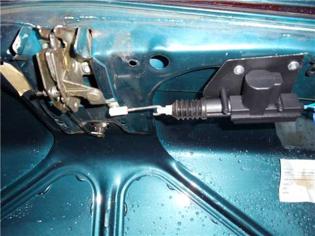 Снятие и установка личинки замка крышки багажника (ваз-2111) (ваз-2110 «lada» 1995-2007)