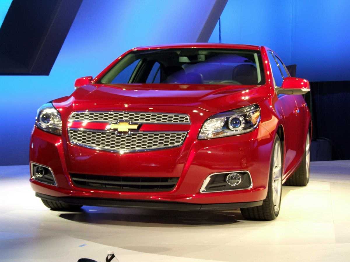 Шевроле чья сборка. Chevrolet Malibu 2013. Chevrolet Malibu 2022. Американский Шевроле Малибу. Chevrolet Malibu XL 2023.