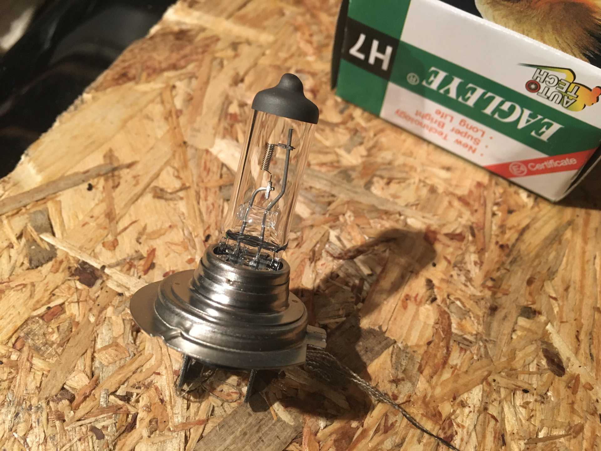 Как заменить лампочку габарита на тойота камри