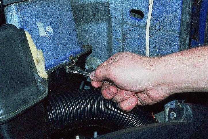 Как правильно поменять радиатор печки на автомобиле газ 3110 волга