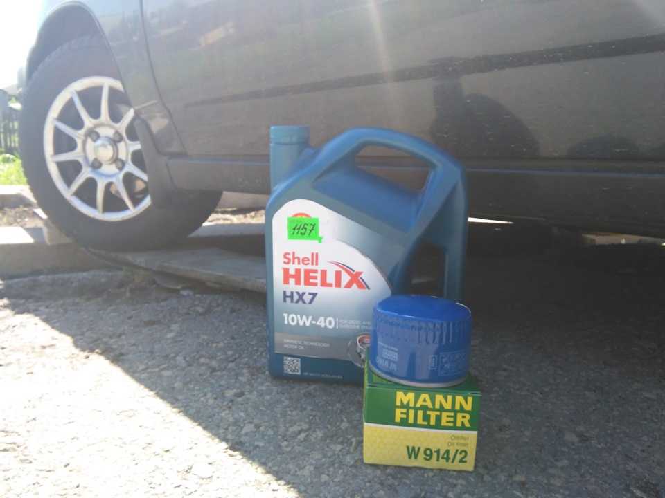 Решить проблему, какое масло лить в двигатель ваз 2114, поможет производитель автомобиля. При подборе необходимо обращать внимание на вязкость и синтетичность.