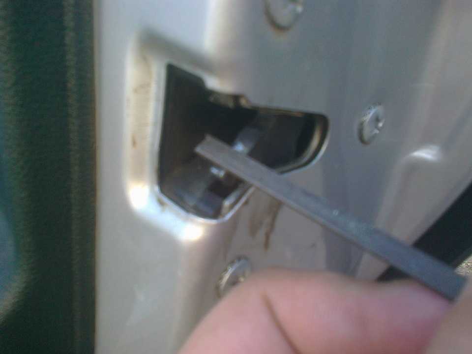 Не работает замок багажной двери ларгуса: ремонт жгута проводов