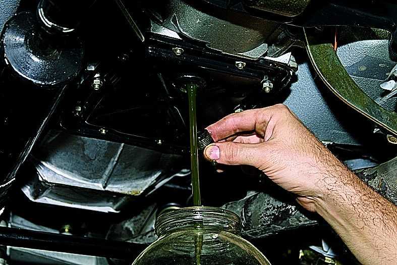 Как заменить масло в двигателе на ваз 2107 (фото и видео)