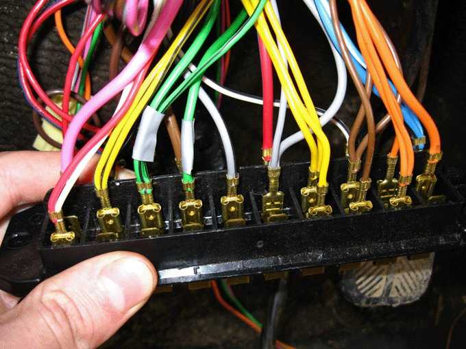 Какие электрические аппараты применяют для защиты электрических сетей от токов короткого замыкания и перегрузки?